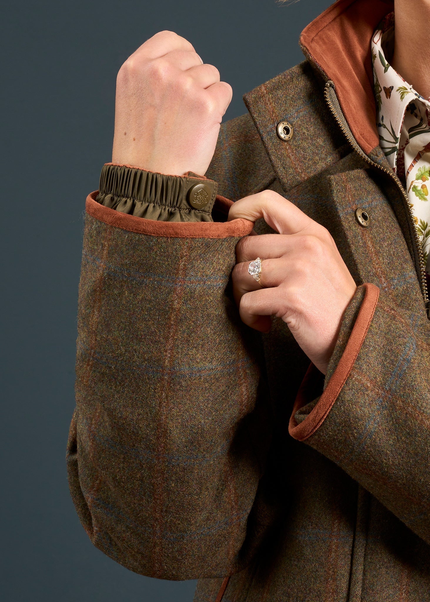 Combrook Ladies Tweed Shooting Coat In Willow - Shooting Fit